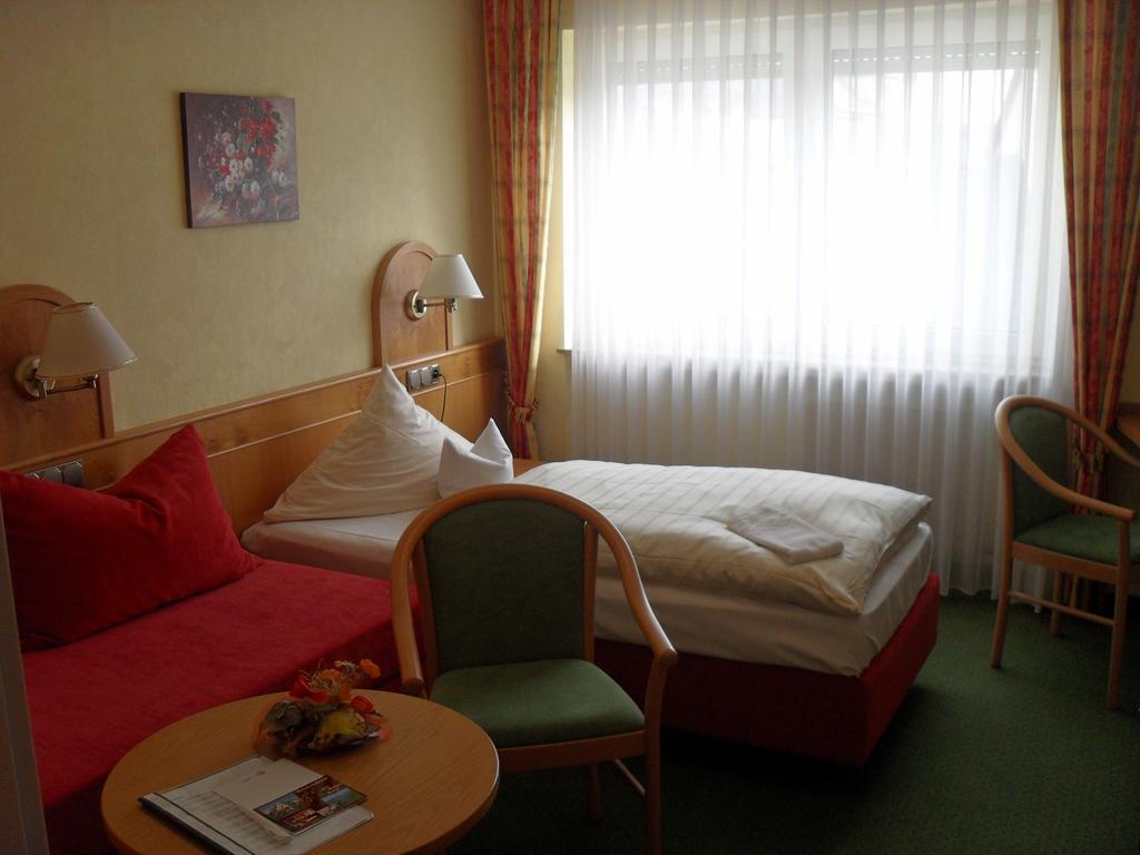 Hotel Reichsschenke Zum Ritter Gotz "Garni" เคิร์ฟ ห้อง รูปภาพ