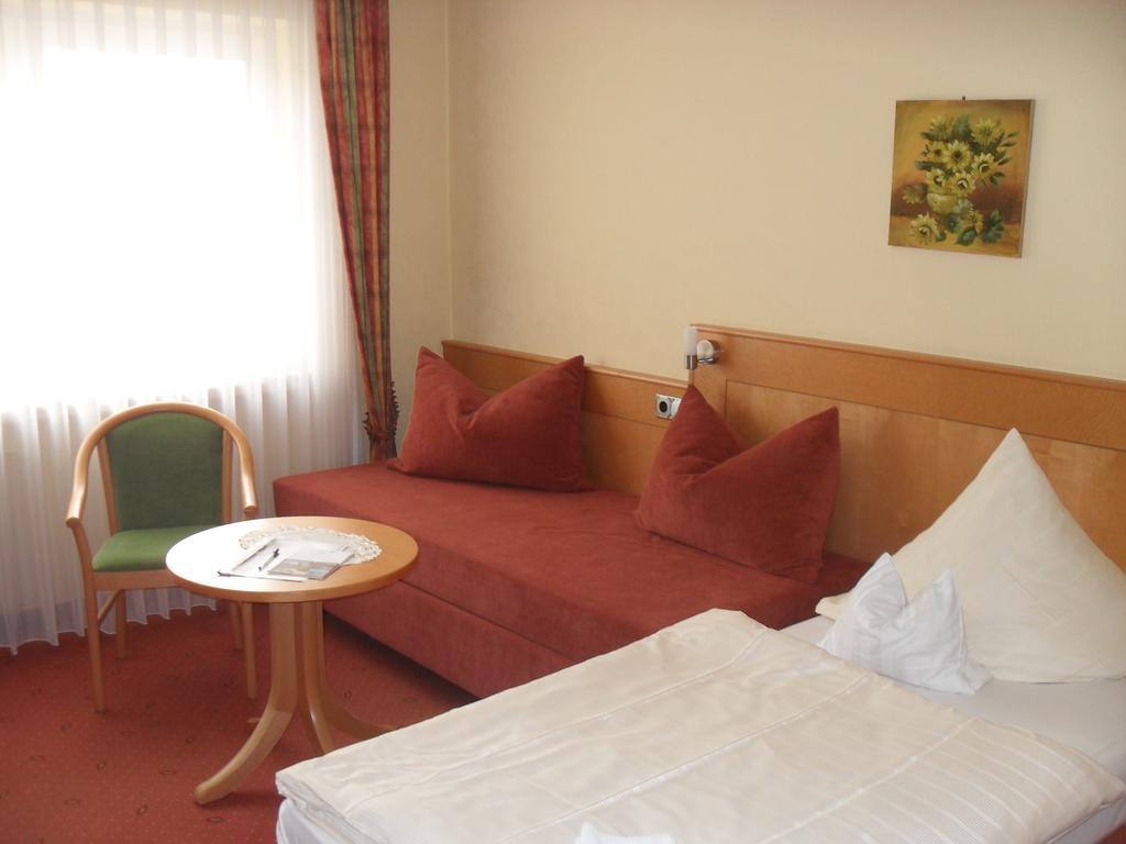 Hotel Reichsschenke Zum Ritter Gotz "Garni" เคิร์ฟ ห้อง รูปภาพ