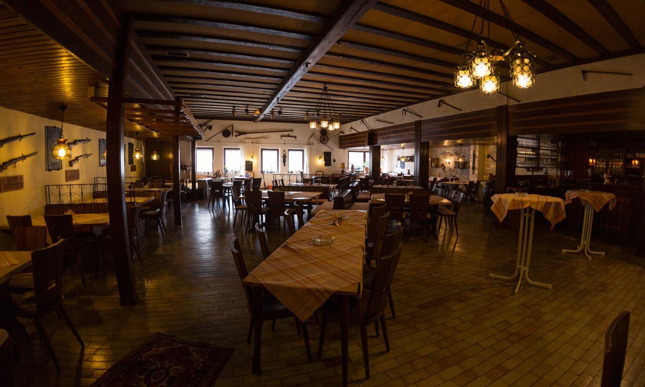Hotel Reichsschenke Zum Ritter Gotz "Garni" เคิร์ฟ ภายนอก รูปภาพ