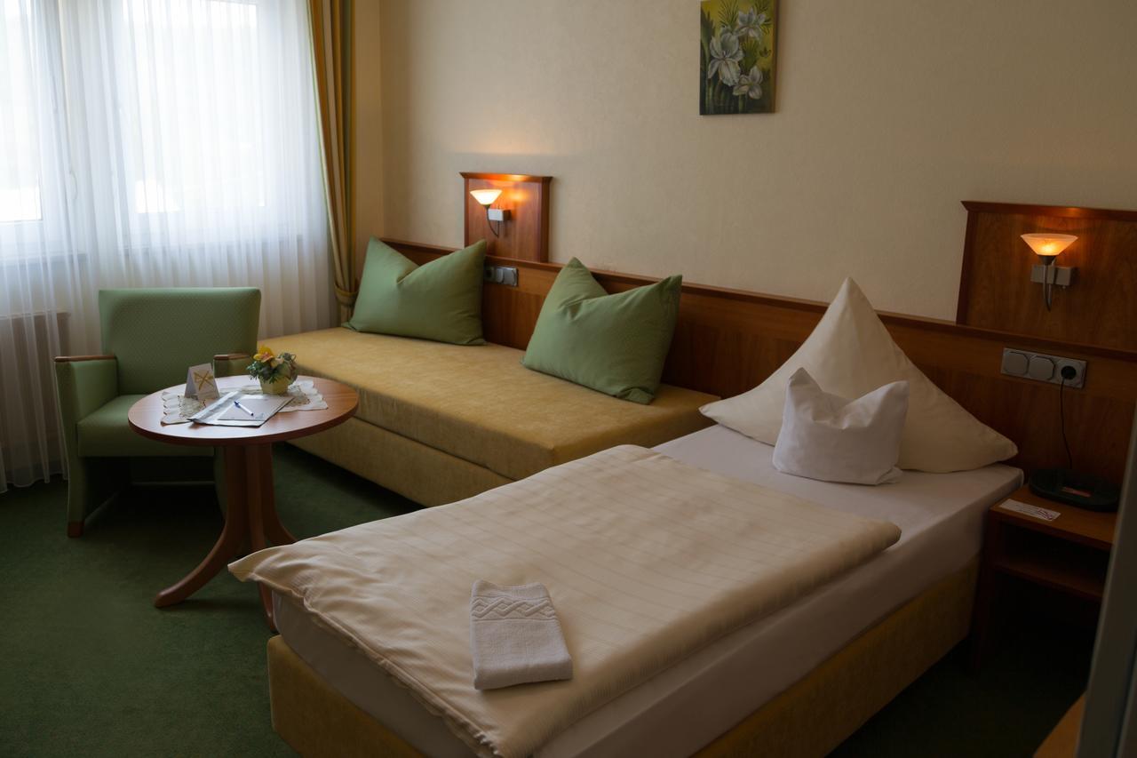 Hotel Reichsschenke Zum Ritter Gotz "Garni" เคิร์ฟ ภายนอก รูปภาพ