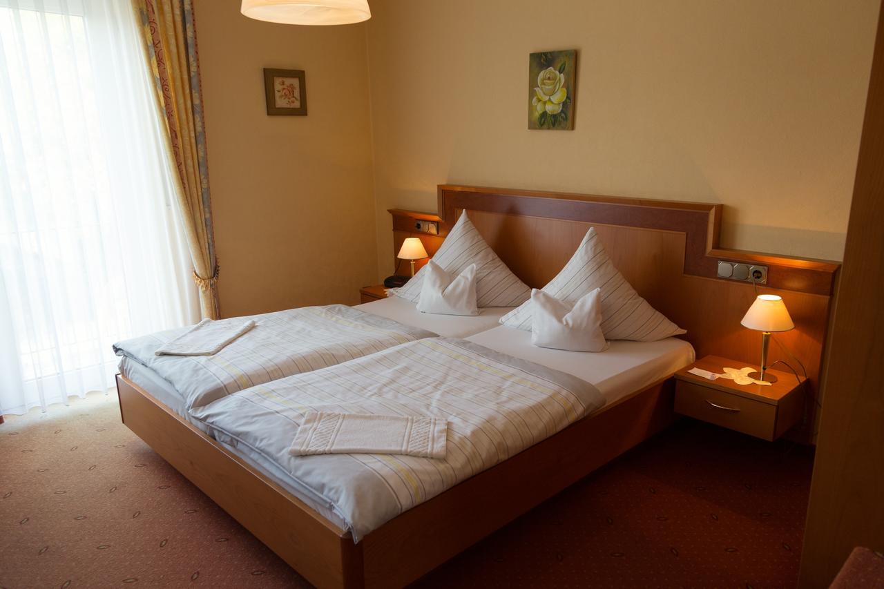 Hotel Reichsschenke Zum Ritter Gotz "Garni" เคิร์ฟ ภายนอก รูปภาพ