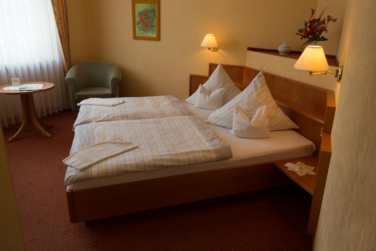 Hotel Reichsschenke Zum Ritter Gotz "Garni" เคิร์ฟ ภายนอก รูปภาพ